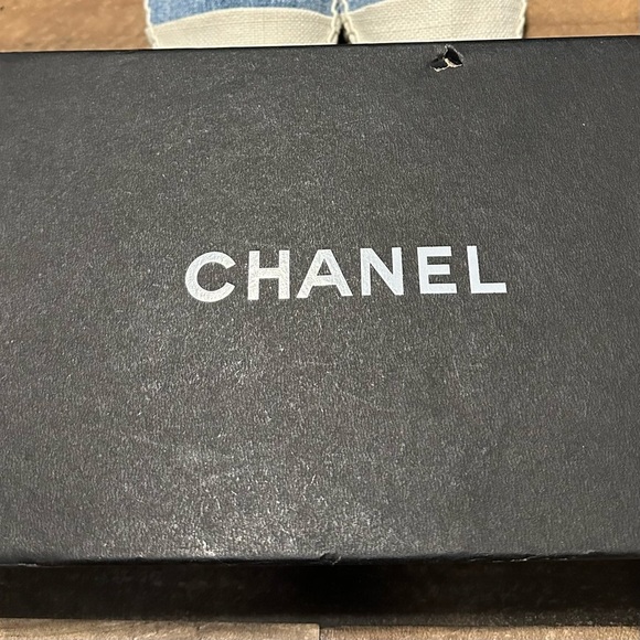 CHANEL Blue and Ivory Espadrilles with Iconic CC Sequin Logo - Picture 11 of 12